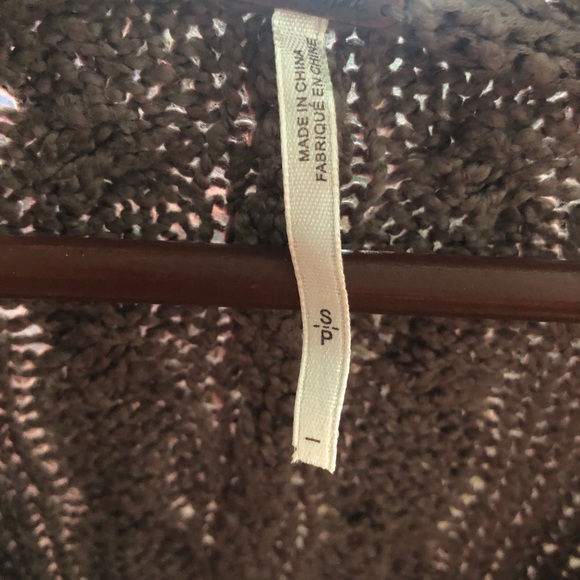 Clothes - Picture 2 of 3